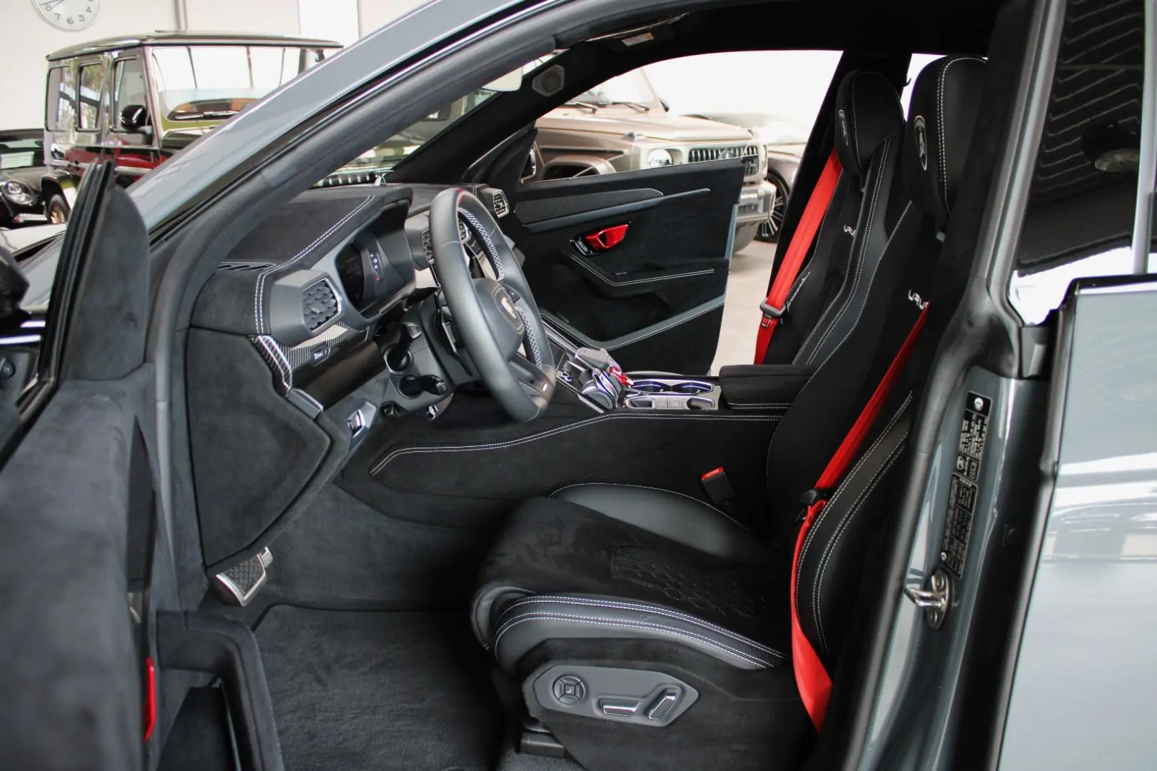 URUS PERFORMANTE EXKLUSIV FULL CARBON/B&O 3D/23