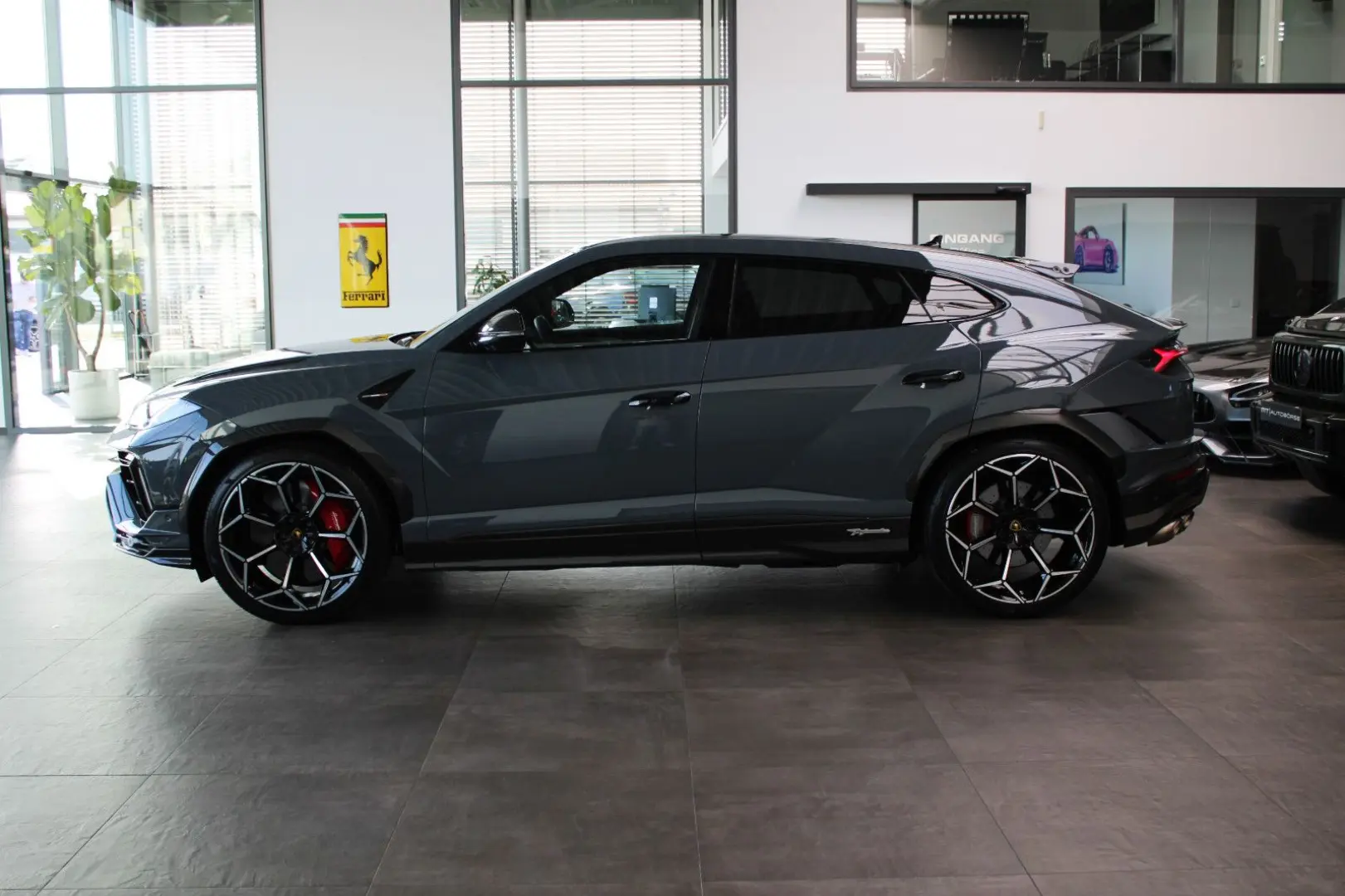 URUS PERFORMANTE EXKLUSIV FULL CARBON/B&O 3D/23