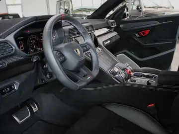 URUS PERFORMANTE EXKLUSIV FULL CARBON/B&O 3D/23