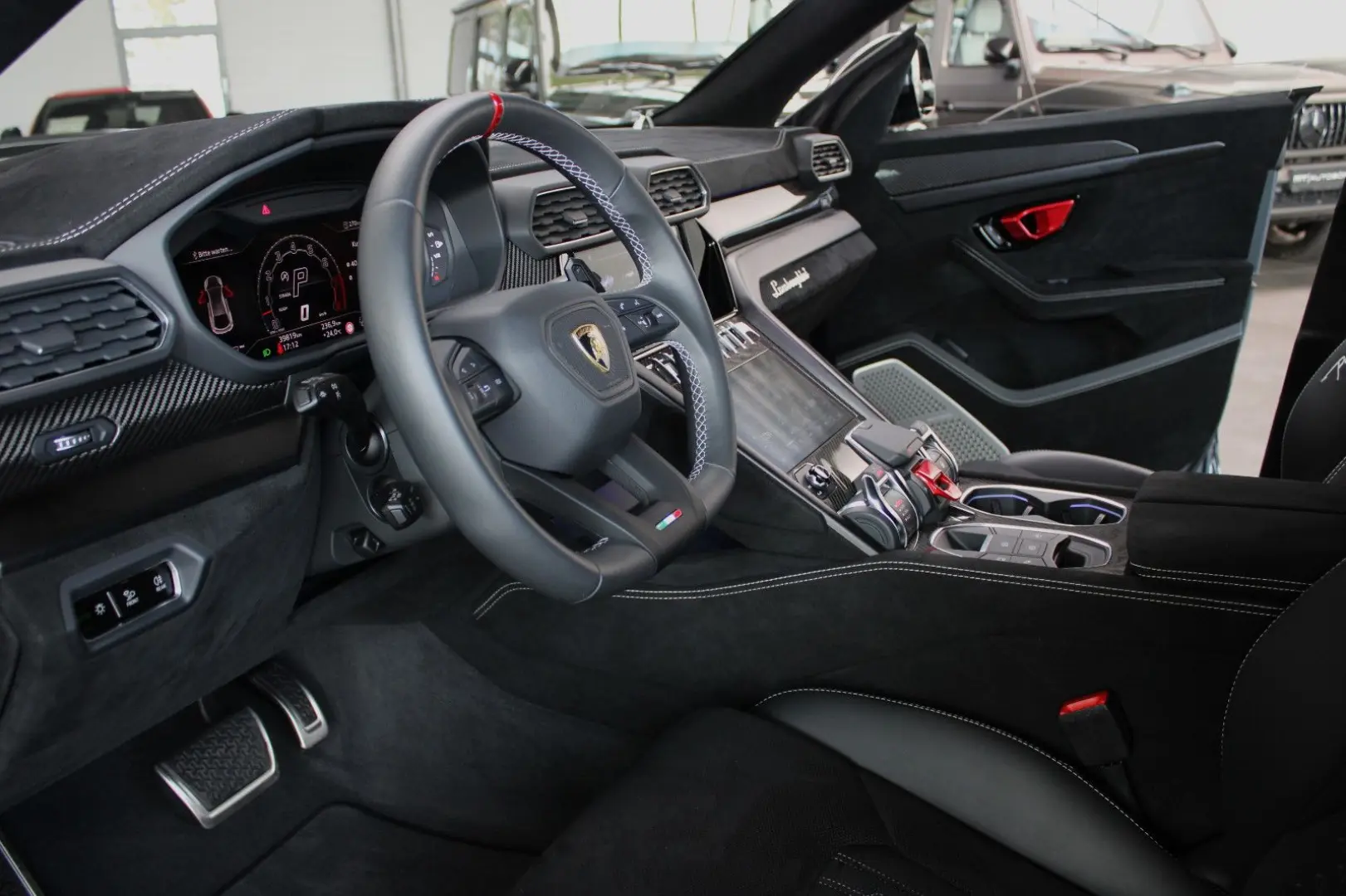 URUS PERFORMANTE EXKLUSIV FULL CARBON/B&O 3D/23