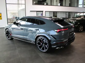 URUS PERFORMANTE EXKLUSIV FULL CARBON/B&O 3D/23