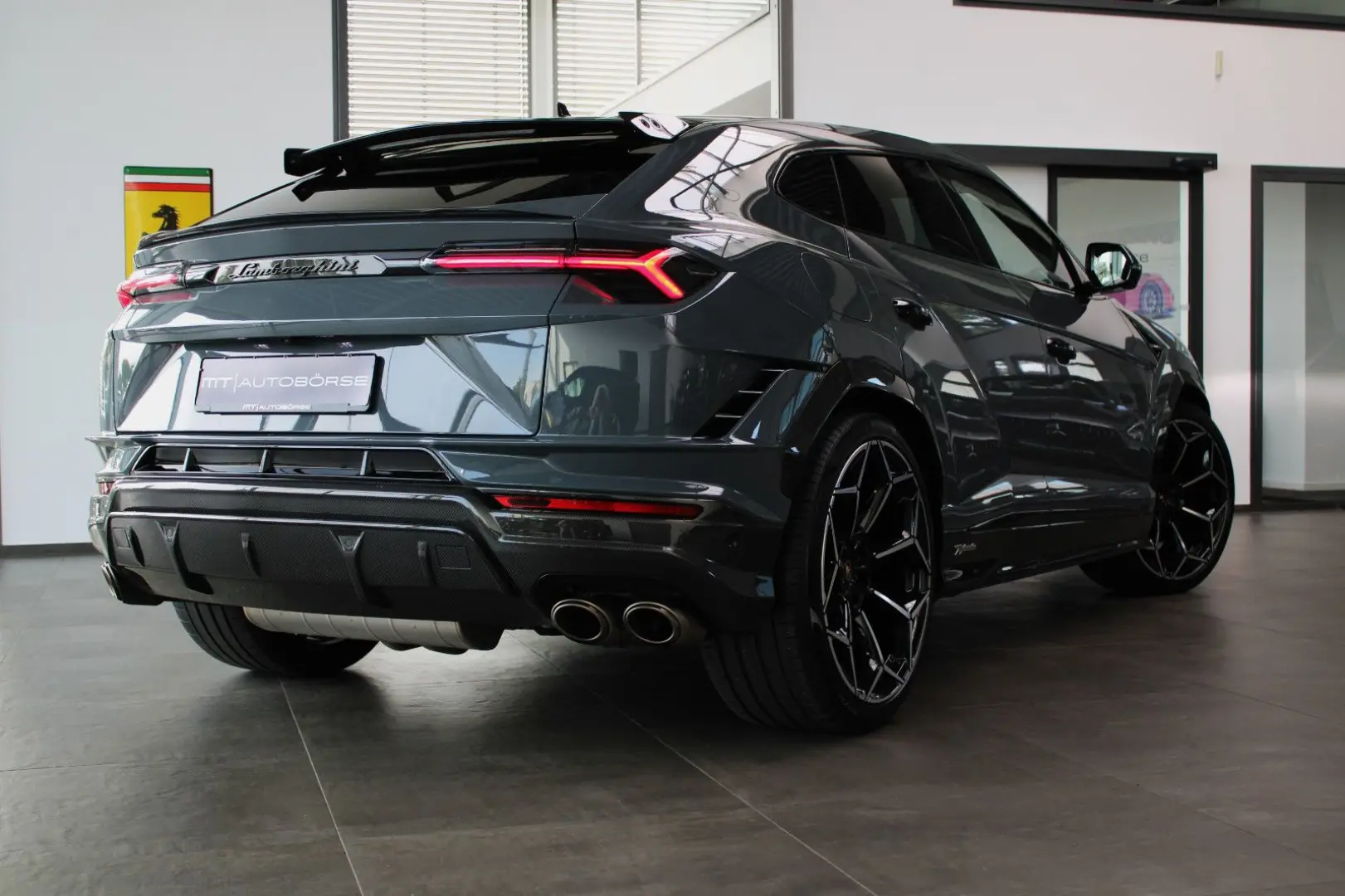 URUS PERFORMANTE EXKLUSIV FULL CARBON/B&O 3D/23