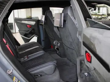 URUS PERFORMANTE EXKLUSIV FULL CARBON/B&O 3D/23