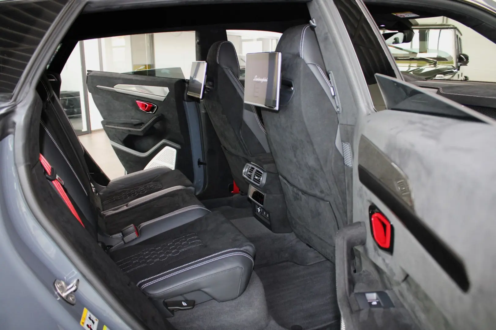 URUS PERFORMANTE EXKLUSIV FULL CARBON/B&O 3D/23