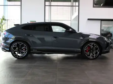 URUS PERFORMANTE EXKLUSIV FULL CARBON/B&O 3D/23