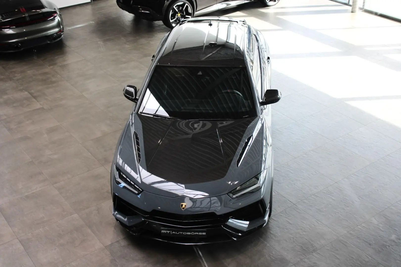 URUS PERFORMANTE EXKLUSIV FULL CARBON/B&O 3D/23