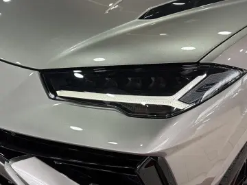 Urus S AKRAPOVIC+B&O+PANO