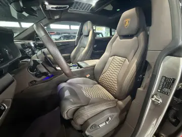 Urus S AKRAPOVIC+B&O+PANO