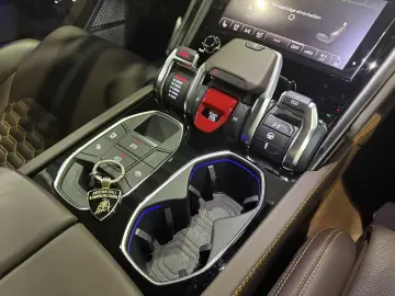 Urus S AKRAPOVIC+B&O+PANO