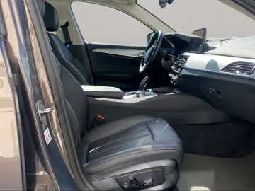 530e Limousine LiveCockpitProf Kamera HiFi LED