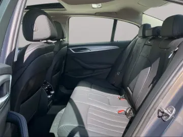 530e Limousine LiveCockpitProf Kamera HiFi LED
