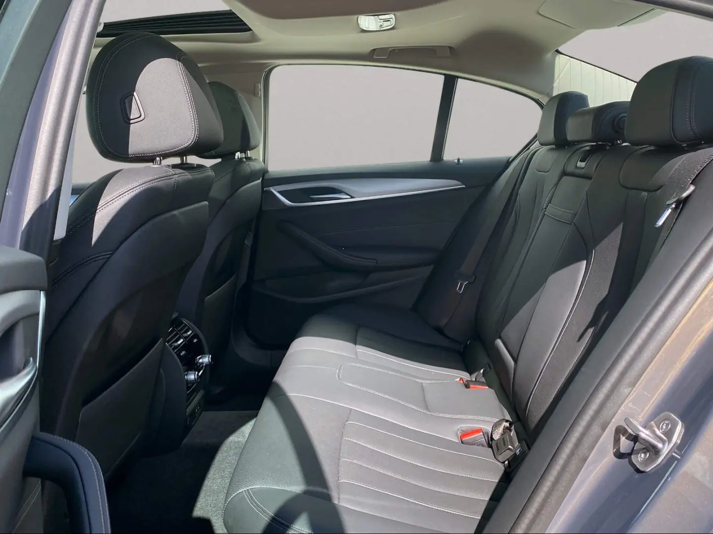 530e Limousine LiveCockpitProf Kamera HiFi LED