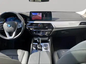 530e Limousine LiveCockpitProf Kamera HiFi LED