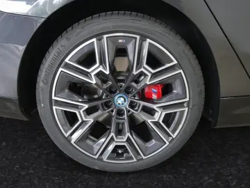 530e xDrive M Sport Pro|AHK|Pano|B&W|Autobahnass