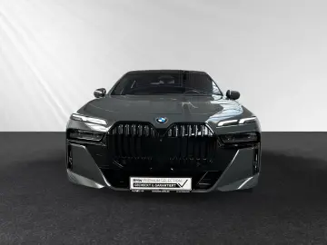 740d xDrive M Sport Pro AHK SkyLounge