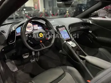 Ferrari Roma Spider GRI ÎNCHIS, LED-CARBON