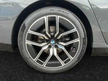 740d xDrive M Sport|SkyLounge|Standhzg.|Autobahn