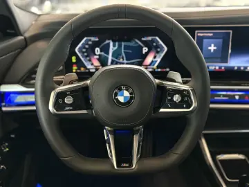 740d xDrive MSport DA Prof PA Prof PanoSkyLounge