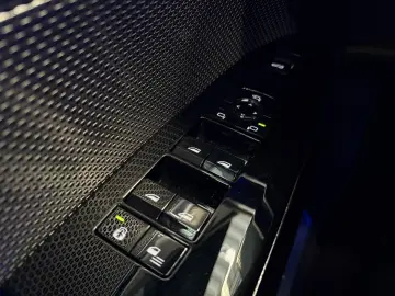 740d xDrive MSport DA Prof PA Prof PanoSkyLounge