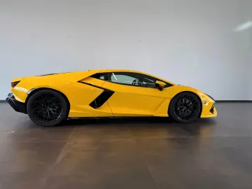 Revuelto 6.5 V12 HPEV