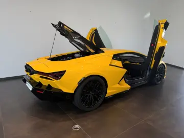 Revuelto 6.5 V12 HPEV