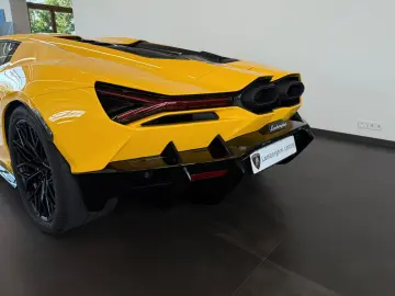 Revuelto 6.5 V12 HPEV