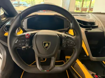 Revuelto 6.5 V12 HPEV
