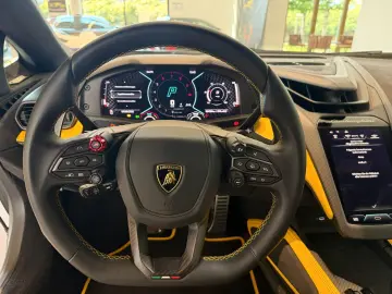 Revuelto 6.5 V12 HPEV