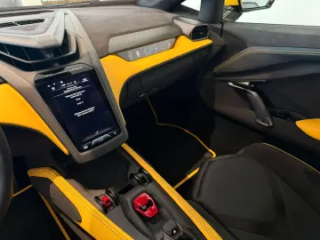 Revuelto 6.5 V12 HPEV