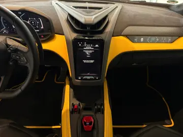 Revuelto 6.5 V12 HPEV