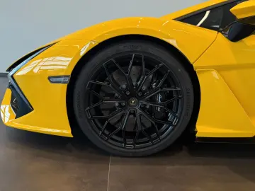 Revuelto 6.5 V12 HPEV