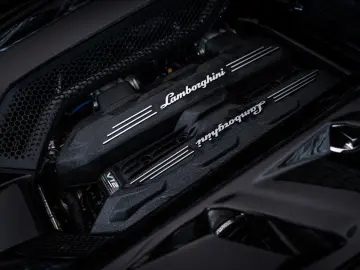 Revuelto 6.5 V12 HPEV*Assistance*