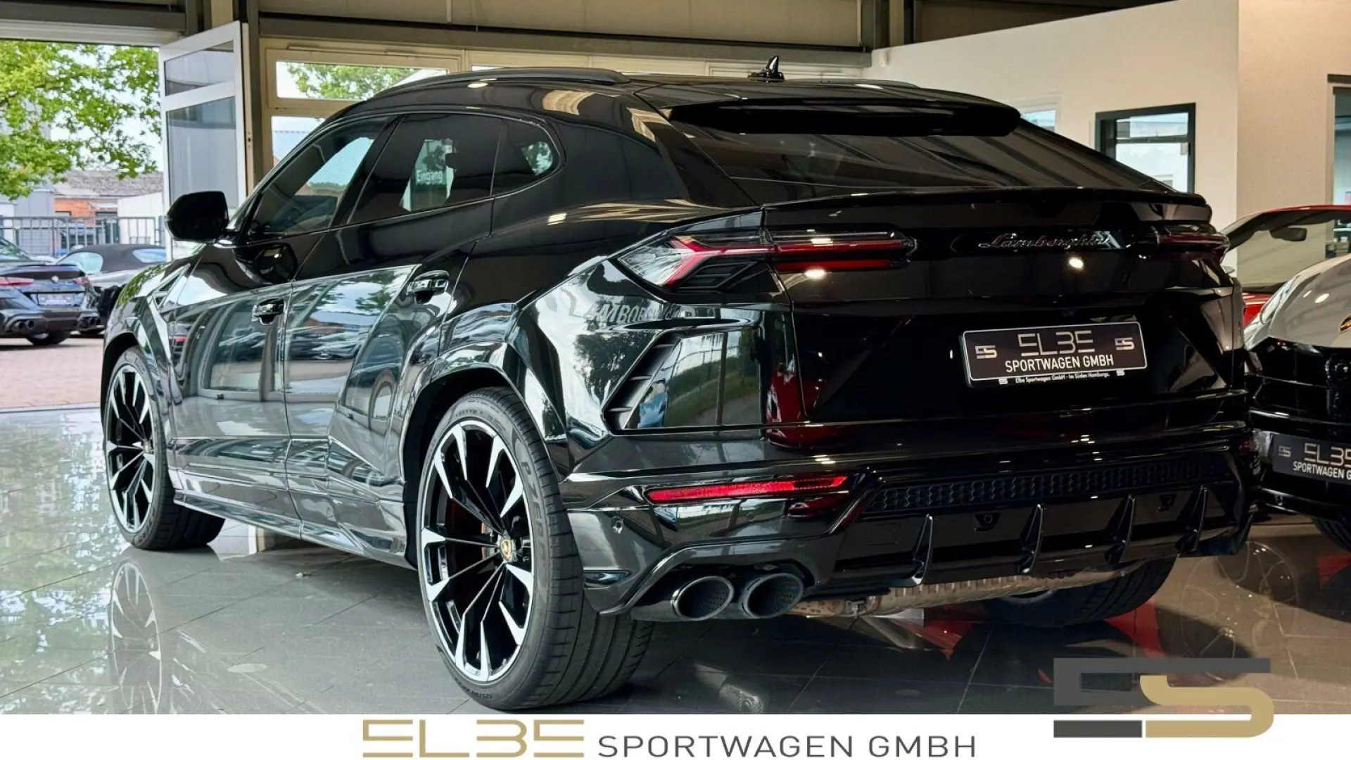 Urus B&O PANO CARBON MASSAGE OFF-ROAD 23