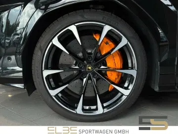 Urus B&O PANO CARBON MASSAGE OFF-ROAD 23