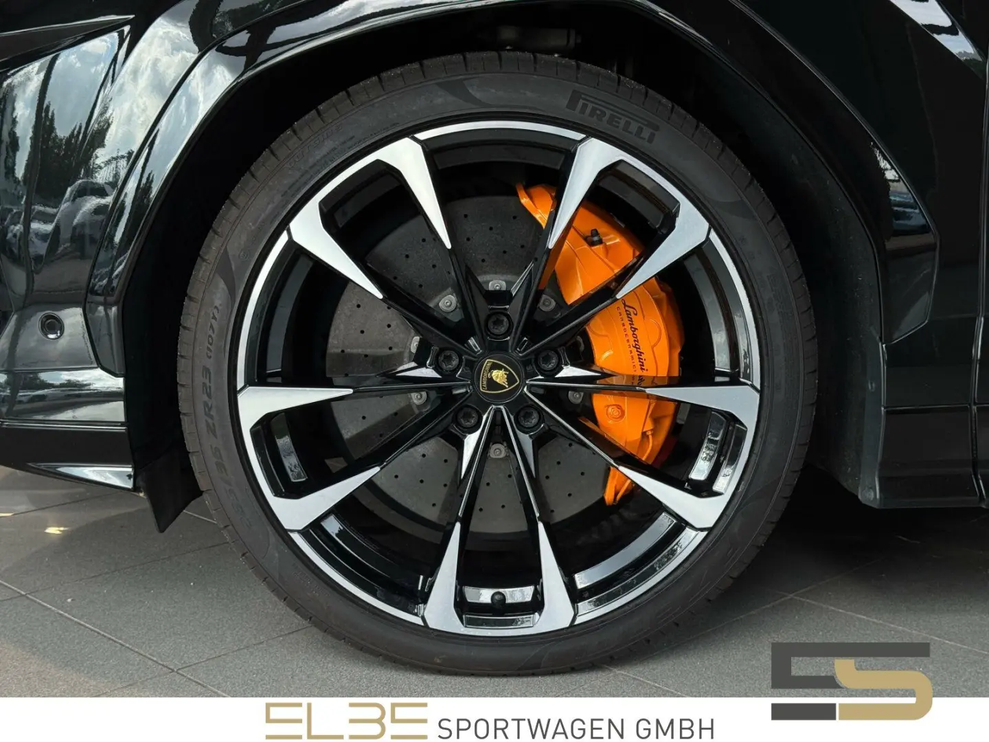 Urus B&O PANO CARBON MASSAGE OFF-ROAD 23