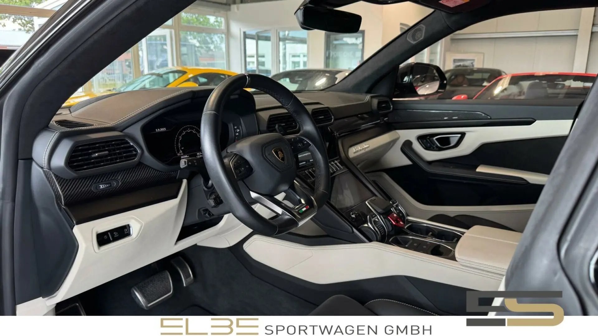 Urus B&O PANO CARBON MASSAGE OFF-ROAD 23