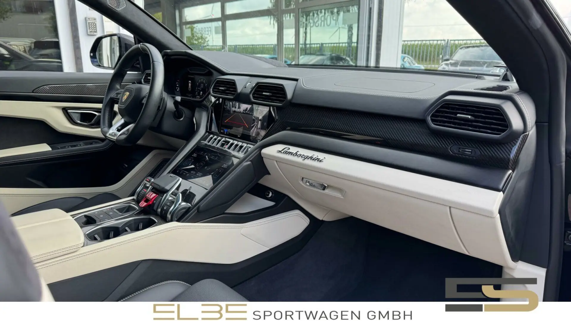 Urus B&O PANO CARBON MASSAGE OFF-ROAD 23