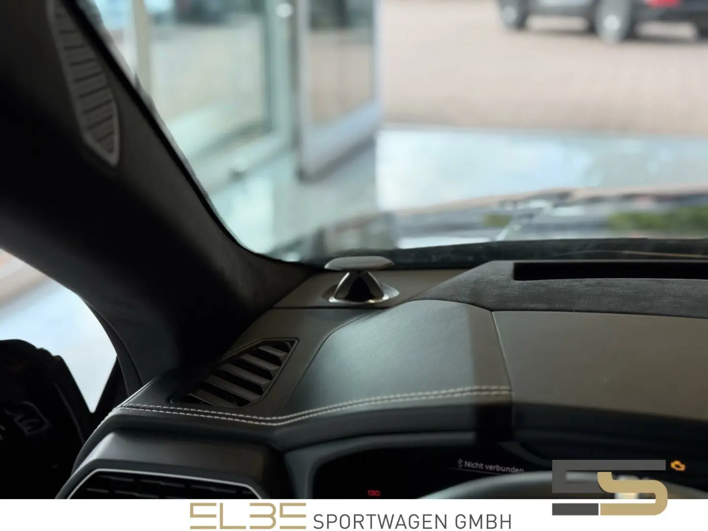 Urus B&O PANO CARBON MASSAGE OFF-ROAD 23