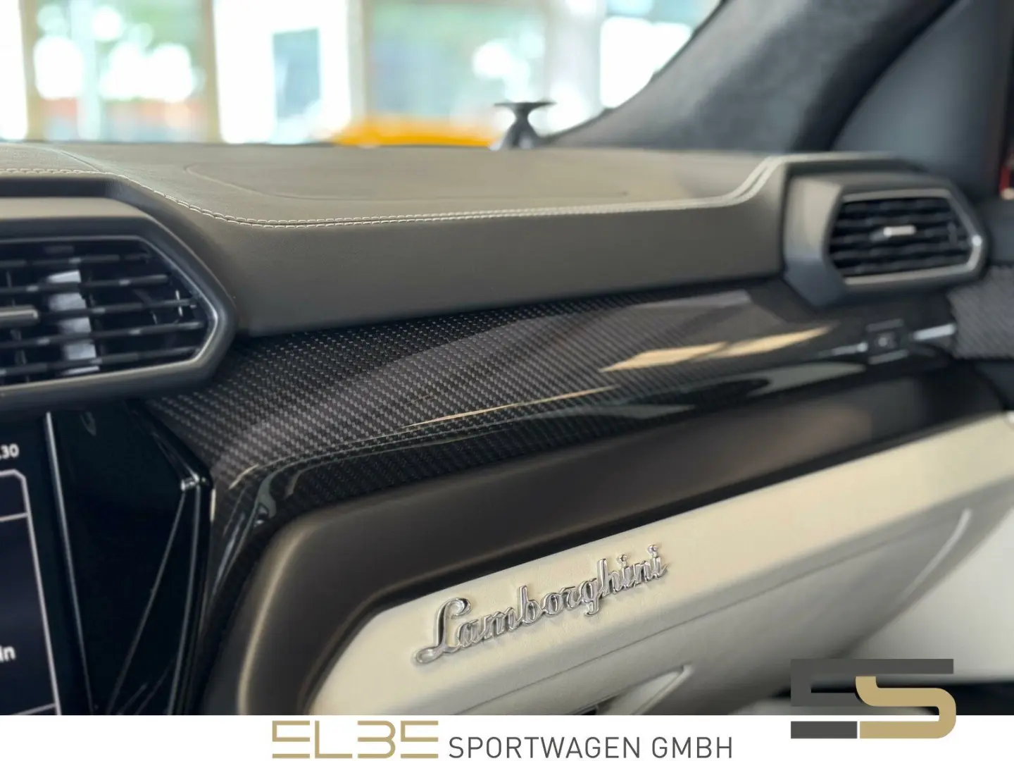 Urus B&O PANO CARBON MASSAGE OFF-ROAD 23