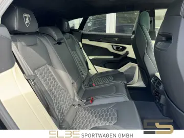 Urus B&O PANO CARBON MASSAGE OFF-ROAD 23