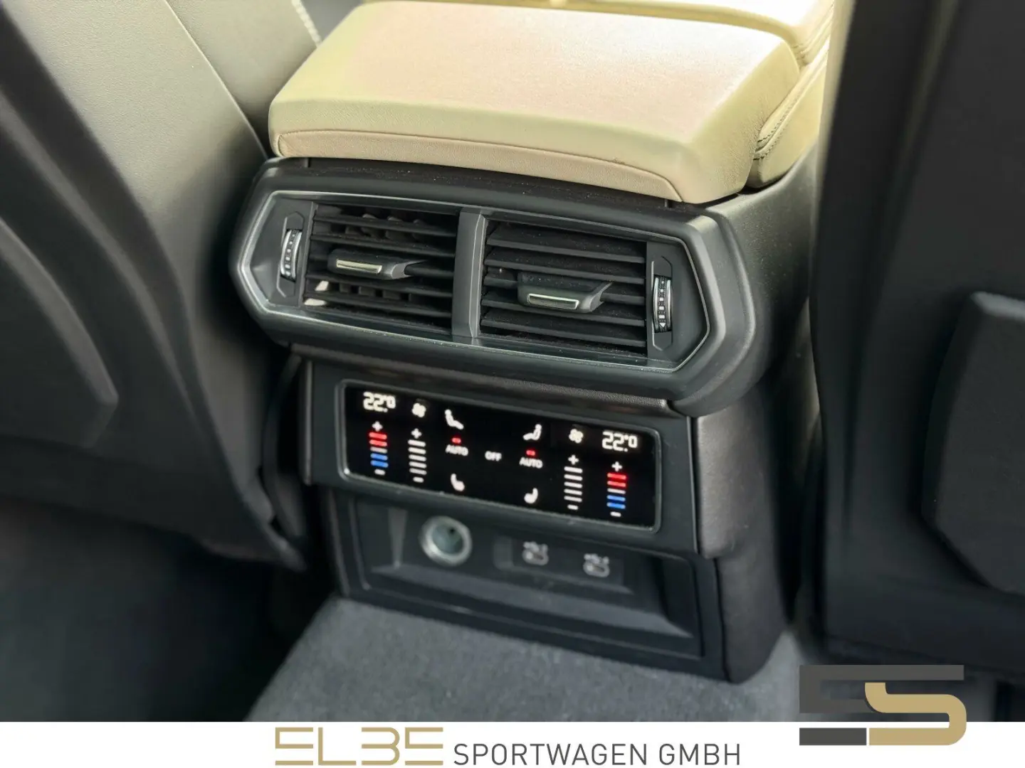 Urus B&O PANO CARBON MASSAGE OFF-ROAD 23