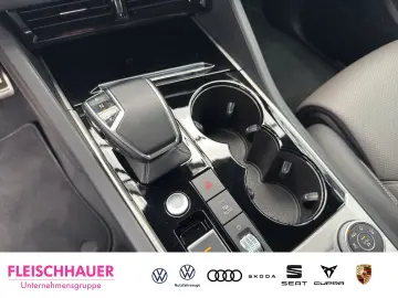 Touareg R-Line 4Motion V6 3.0 TDI HUD Luftfederu