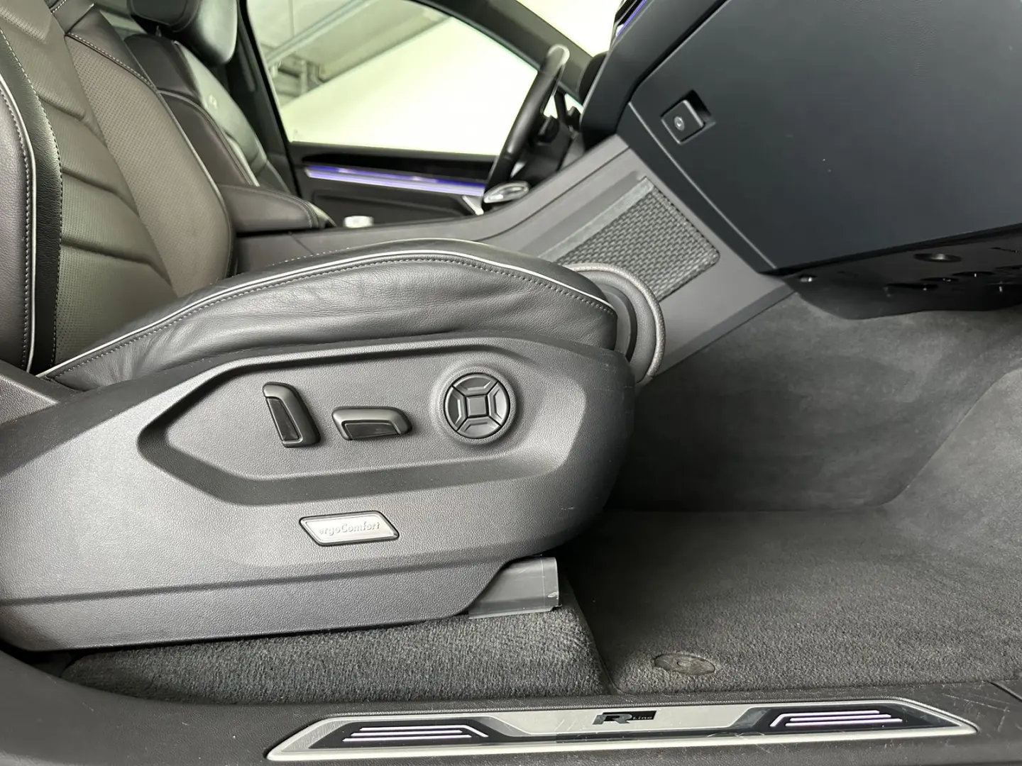 Volkswagen Touareg R-Line 4M |AHK |STHZ |LUFT |MATRIX |VC