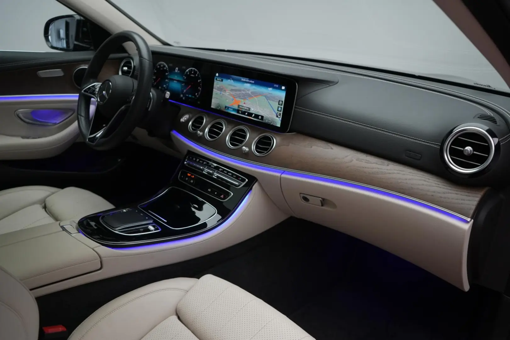 E 300 9G-Tronic AMG Navi/Leder/Temp/Kamera/HUD/P