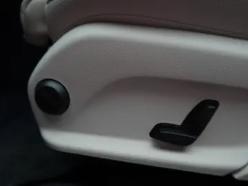 E 300 9G-Tronic AMG Navi/Leder/Temp/Kamera/HUD/P
