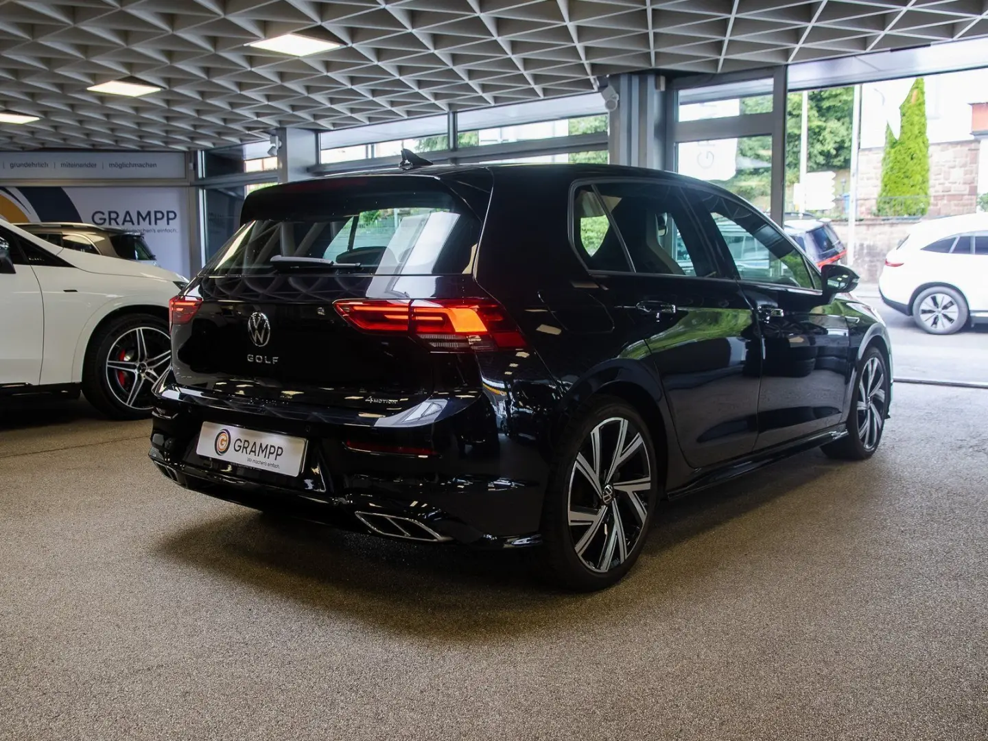 Volkswagen Golf VIII 2.0 TSI R-Line 4Motion LED Plus