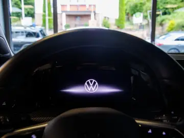Volkswagen Golf VIII 2.0 TSI R-Line 4Motion LED Plus