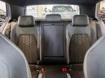 Volkswagen Golf VIII 2.0 TSI R-Line 4Motion LED Plus
