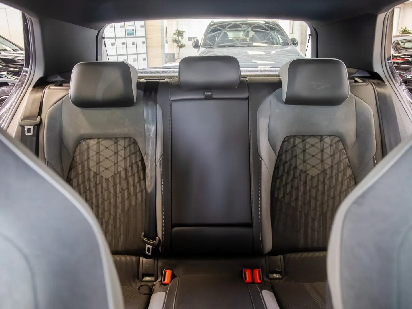 Volkswagen Golf VIII 2.0 TSI R-Line 4Motion LED Plus