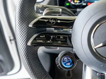 GLA 35 AMG 4M Premium LED Pano Navi SHD Kamera K